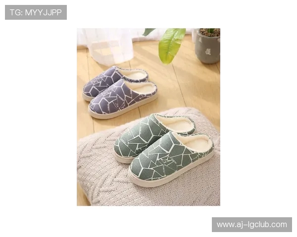 冬日保暖精选足球全包毛拖鞋舒适家居穿搭体验全面解析实用指南手